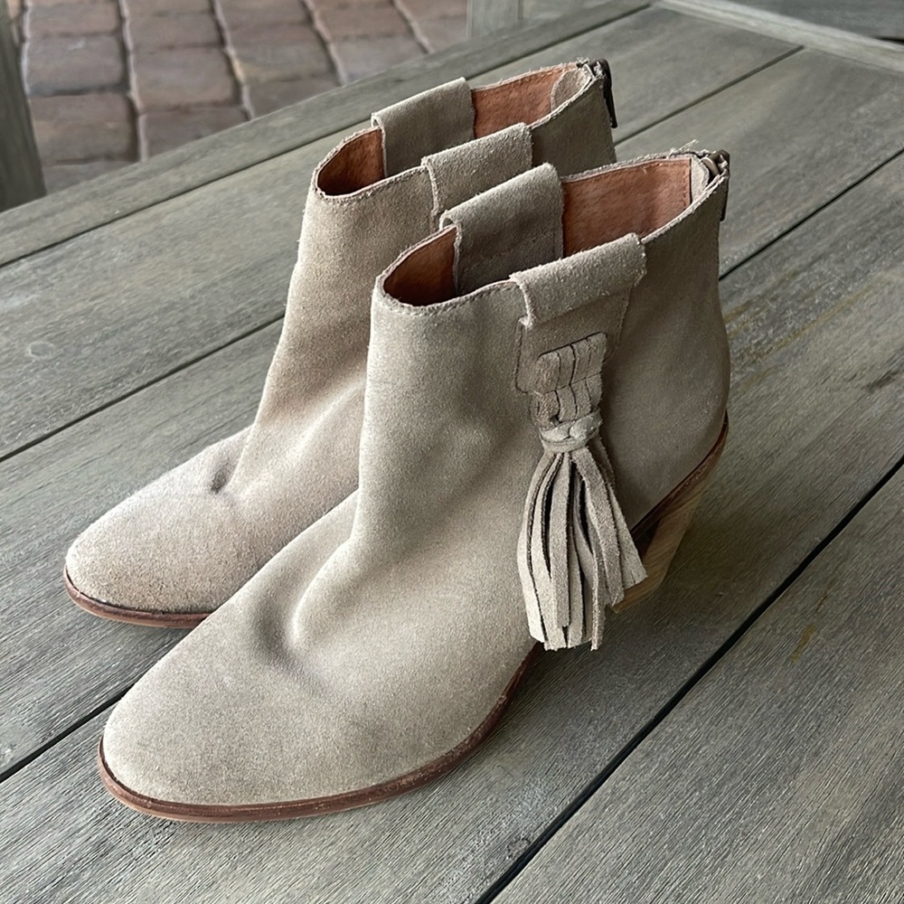 Seychelles ankle boots 
Size 9
FREE SHIPPING